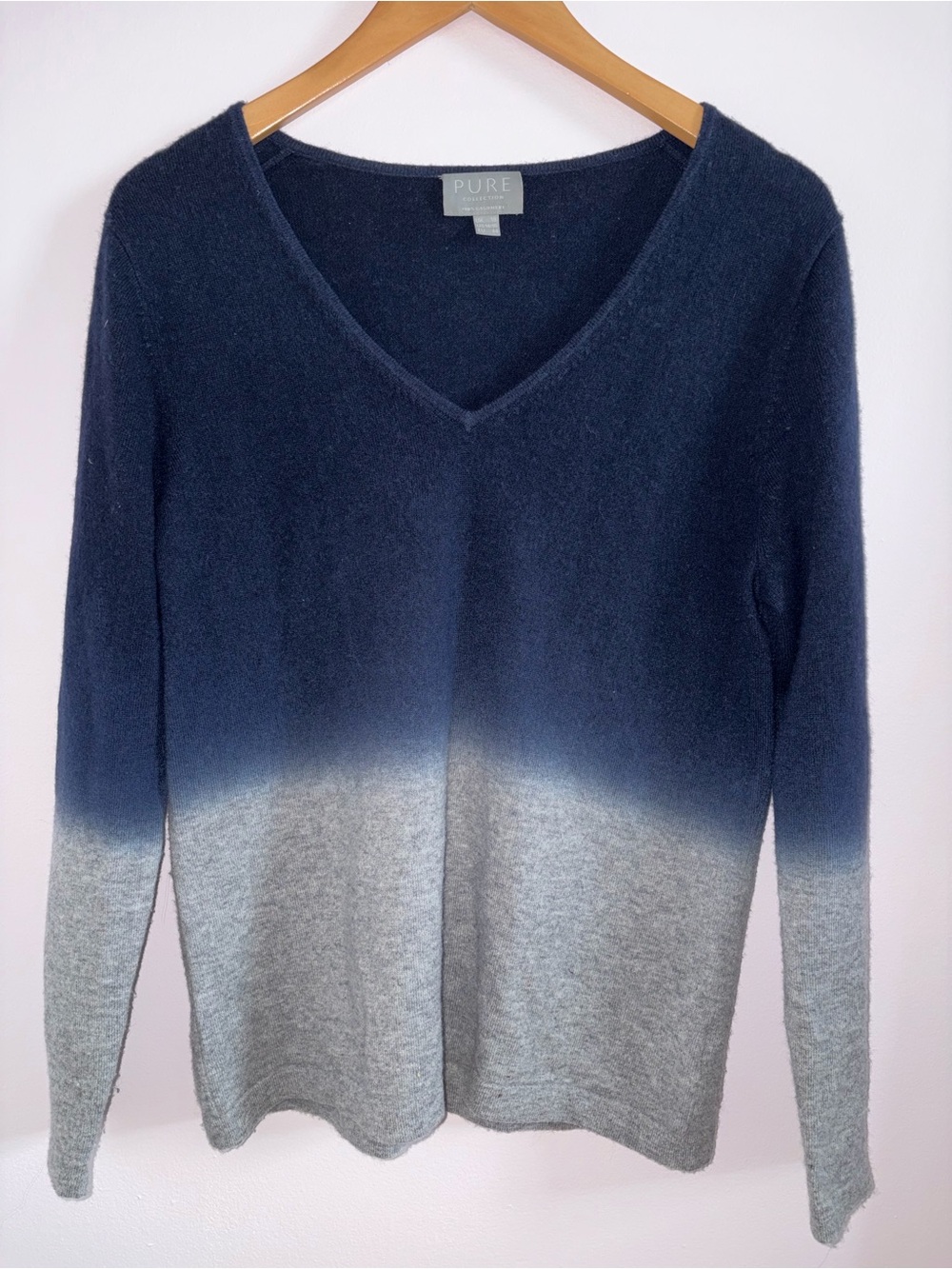 P Pure Collection Navy and Gray V-Neck Dip-Dye Sweater